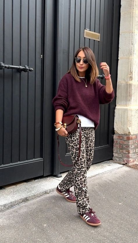 Leopard Print Loafers Outfit, Leopard Print Jeans Outfit Street Style, How To Style Leopard Pants, Cheetah Print Jeans Outfit, Leopard Trousers Outfit, Leopard Print Sneakers Outfit, Leo Outfits Aesthetic, Leopard Print Flats Outfit, Leopard Jeans Outfit