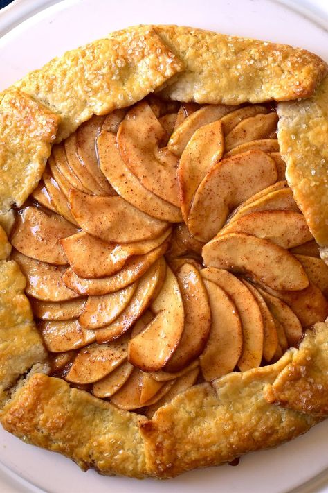 Apple Galette Apple Galette With Pillsbury Pie Crust, Apple Gallette Recipe Easy Puff Pastry, Gallete Recipe, Pillsbury Pie Crust Recipes, Company Desserts, Yummy Pastries, Frozen Biscuits, Apple Galette, Galette Recipe