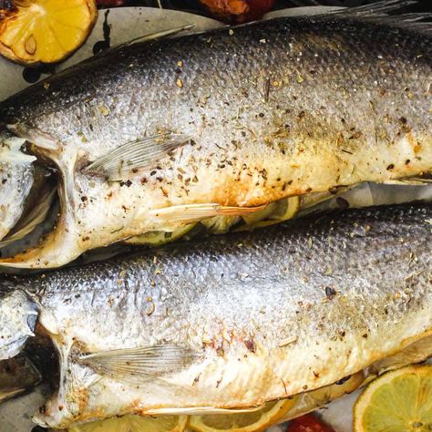 Air Fryer Whole Fish, Branzino Recipe Filet Air Fryer, Bronzino Fish Recipe, Whole Trout Recipes, Branzino Recipe, Trout Recipes, Aussie Food, Air Fryer Fish, Austrian Recipes