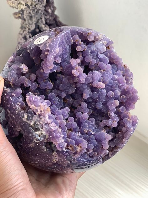 Size : 128 x 116 x 129 mm Weight : 2.052 Grams Pastel Cupcakes, Minerals Crystals Rocks, Crystal Purple, Grape Agate, Crystal Vibes, Crystal Aesthetic, Pretty Rocks, Cool Rocks, Images Esthétiques