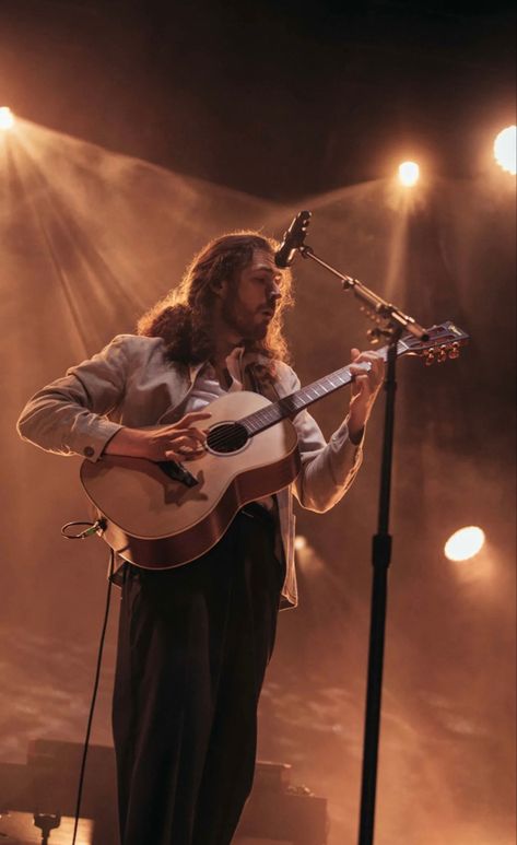 photo by @ruthlessimagery on insta Hozier Wallpaper, Bog Man, Irish Musicians, Hozier, Grown Man, Irish Men, Guy Names, Life Inspiration, Live Music