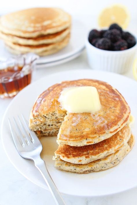 Poppyseed Pancakes, Pancakes Cinnamon, Greek Yogurt Pancakes Recipe, Poppy Seed Pancakes, Walnut Pancakes, Lemon Poppyseed Pancakes, Pancake Roll, Light And Fluffy Pancakes, Greek Yogurt Pancakes