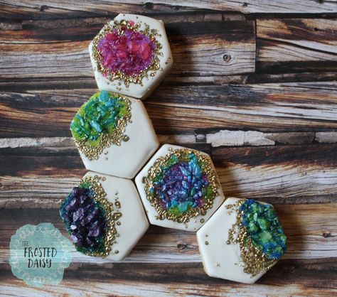 Crystal Cookies Decorated, Crystal Cookies, Hexagon Cookies, Geode Cookies, Hexagonal Cake, Crystal Cupcakes, Geode Crystals, Geode Wedding, Sugar Cookie Royal Icing