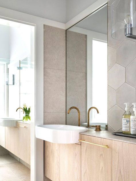 House in Sydney by Luigi Rosselli Architects Dreamy Bathrooms, Luigi Rosselli, Small Full Bathroom, Powder Bathroom, Semi Recessed Basin, Encaustic Tiles, Bathroom Layouts, Brass Tap, Bathing Beauty