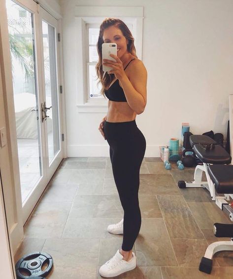 Fit Pregnancy Pictures, Pregnant Workout Outfit, Pregnancy Workout Outfits, Pregnant Workout, Maternity Workout Clothes, Pregnancy Fitness, Workout Room, Mom Fashion, Future Mom