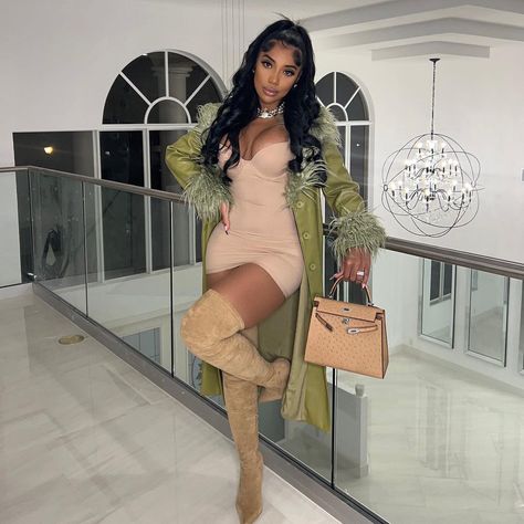 Going Out Outfits Night Club Baddie, Nude Bodycon Dress, Going Out Outfits Night Club, Baddie Dresses, Body Con Dress Outfit, Winter Dress Outfits, Nude Dress, Tan Dresses, Surround Yourself