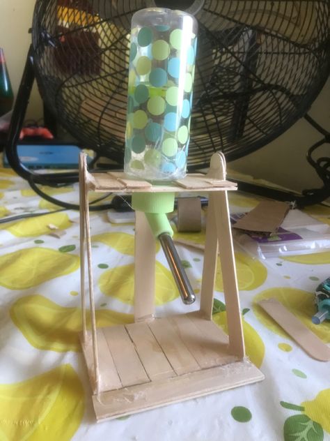 Hamster Water Bottle Holder Diy, Dollar Tree Hamster Diy, Diy Hamster Stuff Popsicle Sticks, Diy Hamster Toys Popsicle Sticks, Hamster Diy House, Ideas Para Hamster, Diy Hamster Toys Easy, Homemade Hamster Cage, Hamster Toys Diy