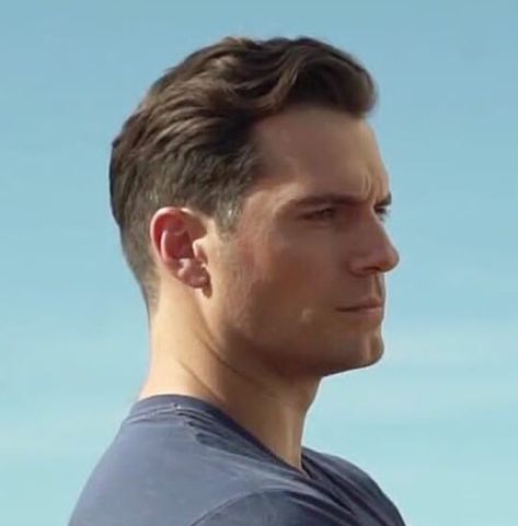 Henry Cavill Short Hair, Henry Cavill Fashion, Classic Men Hairstyle, Classic Man Haircut, Mens Clean Haircut, Superman Hairstyle, Men’s Haircuts For Straight Hair, Henry Cavill Hairstyle, Henry Cavill Hair