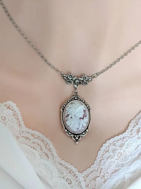 Victorian Cameo, Shabby Chic Jewelry, Goddess Necklace, Cameo Jewelry, Vintage Style Jewellery, Cameo Necklace, Floral Necklace, Victorian Jewelry, Chic Jewelry