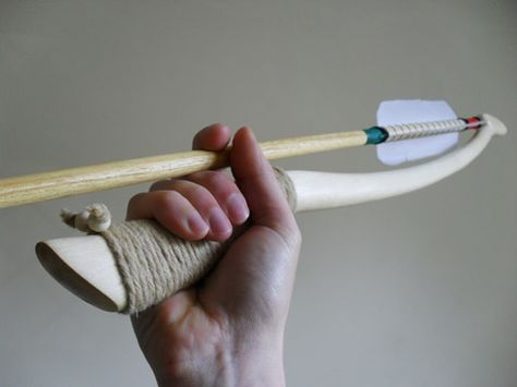 Here’s the atlatl I’ve just completed. It’s a European-style hazel atlatl measuring 25 inches (21 inches to the spur). The spur is bone and the handle wrap is wool. The dart is ju… Bushcraft Skills, Survival Techniques, Zombie Survival, Bow Arrows, Wilderness Survival, Survival Tools, Camping Survival, Survival Prepping, Outdoor Survival