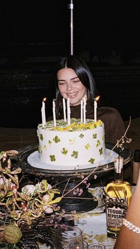 Happy Birthday Kenny, Kylie Jenner Birthday Cake, Kendall Jenner Ig, Kendall Jenner Birthday, Kendall Birthday, Kendall Jenner Pics, Kylie Jenner Birthday, Kendall Jenner Video, Estilo Kylie Jenner