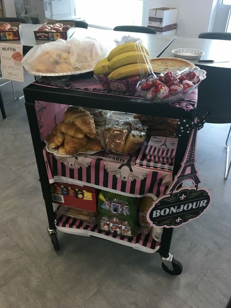 Teachers Snack cart for testing days. Breakfast Cart Ideas For Teachers, Breakfast Cart Ideas, Woot Woot Wagon For Teachers, Sunshine Cart For Teachers, Teacher Appreciation Cart, Teacher Snack Cart Ideas, Snack Cart Ideas For Work, Lunch Cart, Cmn Ideas