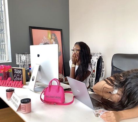 Business Partnership Aesthetic, Girl Business Goals, Black Business Woman, Successful Business Woman, Booked And Busy, Small Business Office, Black Girls Luxury Lifestyle, 2022 Goals, Business Vision Board