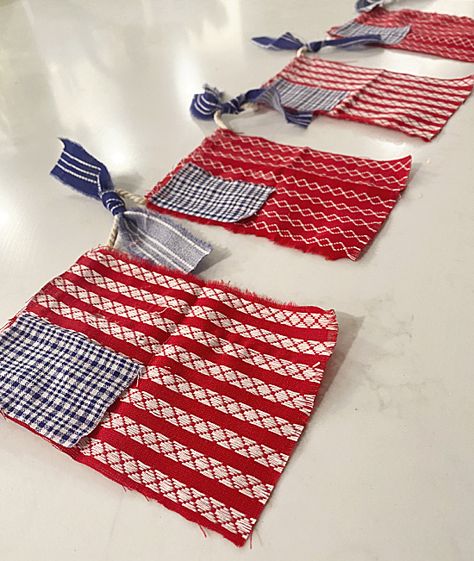 Patriotic Garland Diy, Patriotic Sewing, Patriotic Decorations Diy, Diy American Flag, Fourth Of July Crafts, Fouth Of July Crafts, American Flag Bunting, Home Decor Crafts Diy, Patriotic Crafts Diy