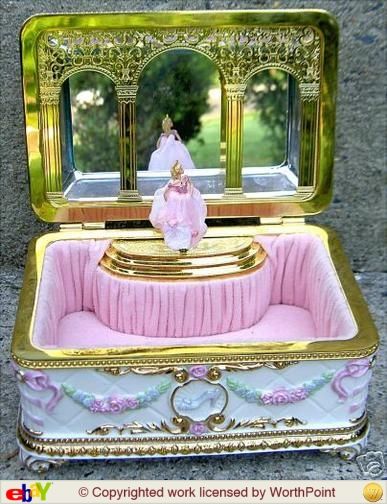 Cinderella music box Cinderella Musical, Mint House, Once Upon A Dream, Mint Jewelry, Musical Jewelry Box, Musical Jewelry, Limoges Boxes, Franklin Mint, Fine Porcelain