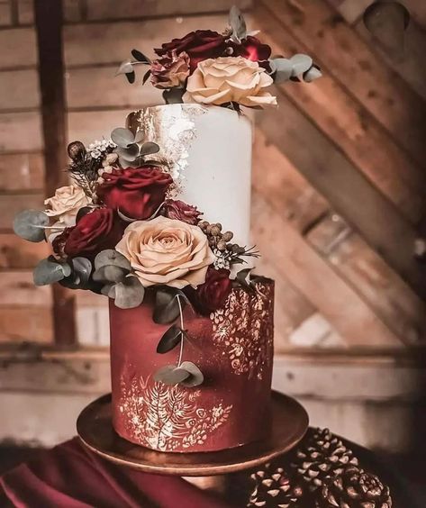 Wedding Cakes Maroon, Burgundy Wedding Cake, Boho Wedding Cake, Red Cake, Fall Wedding Cakes, Engagement Cakes, Crazy Cakes, Elegant Wedding Cakes, Graduation Cakes