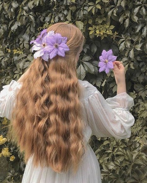 Cottagecore Hair, Wedding Curls, Rapunzel Wedding, Cottage Core Outfit, Hair Motivation, Icon Profile, Profile Wallpaper, Purple Eye Makeup, Rapunzel Hair