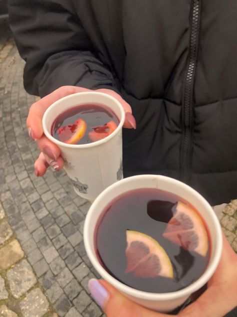 Winter Drink Aesthetic, Winter Wine Aesthetic, Winter Cocktail Aesthetic, Christmas Drink Aesthetic, Winter Red Aesthetic, Mulled Wine Aesthetic, Romanticise Winter, Romanticising Winter, Winter Mocktails