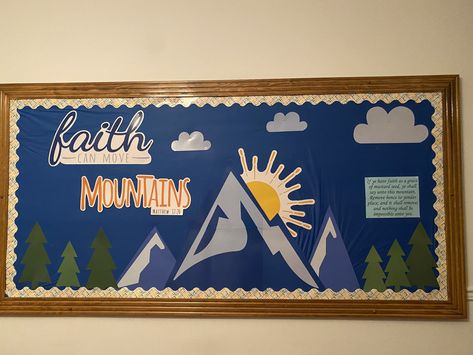 Jesus Bulletin Boards, Sunday School Themes, Sunday School Room Decor, Catholic Bulletin Boards, Kids Church Rooms, Class Bulletin Boards, Christian Classroom, Christian Bulletin Boards, Sunday School Decorations