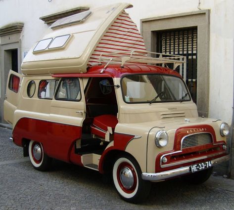 20 Amazing Photos of Bedford Dormobile, the Iconic British Campervan From the 1950s and 1960s ~ Vintage Everyday Camping Vintage, Classic Campers, Kombi Home, Vintage Rv, Vintage Campers Trailers, Vintage Caravans, Mini Camper, Cool Campers, Campervan Interior