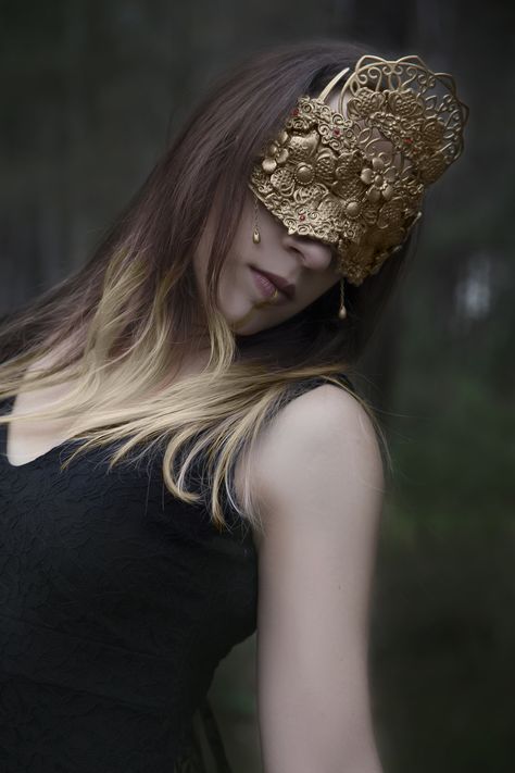 Blind Mask Fantasy Art, Blind Mask, Mask Photography, Winged People, Mask Aesthetic, Gold Mask, Half Mask, Masks Masquerade, Masquerade Mask