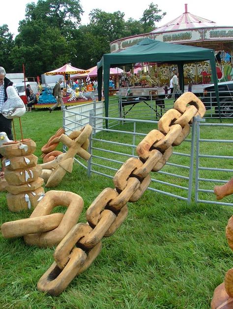 Chainsaw carved chain Chain Saw Art, Tree Chair, Chainsaw Art, Chainsaw Carvings, Saw Wood, Cool Tree Houses, Michael Gordon, Wood Sculptures, The Guild