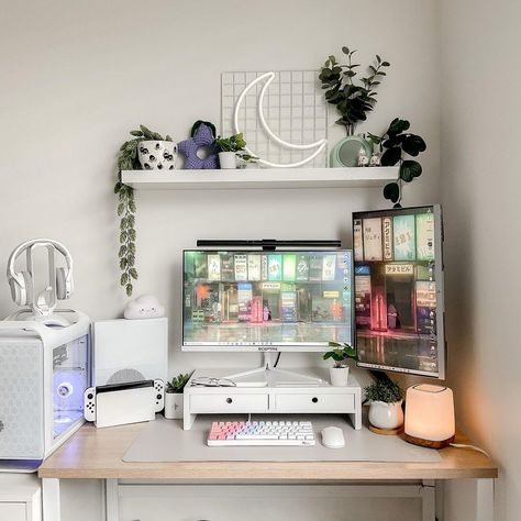 Cozy Lamp, Dream Setup, Gamer Desk, Pinterest Room, Desk Aesthetic, Interior Design Layout, Orphan Girl, Desk Setups, Gamer Room Decor