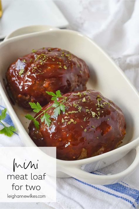 This mini meatloaf is topped with a delicious meatloaf glaze and is full of amazing flavor. The perfect size for two people and a quick and easy dinner solution. Meatloaf For Two People, One Person Meatloaf, Meatloaf For Two Recipes, Meatloaf For One Person, Small Meatloaf For Two, Small Batch Meatloaf, Meatloaf Individual, Small Batch Recipes Dinner, Meatloaf For 2