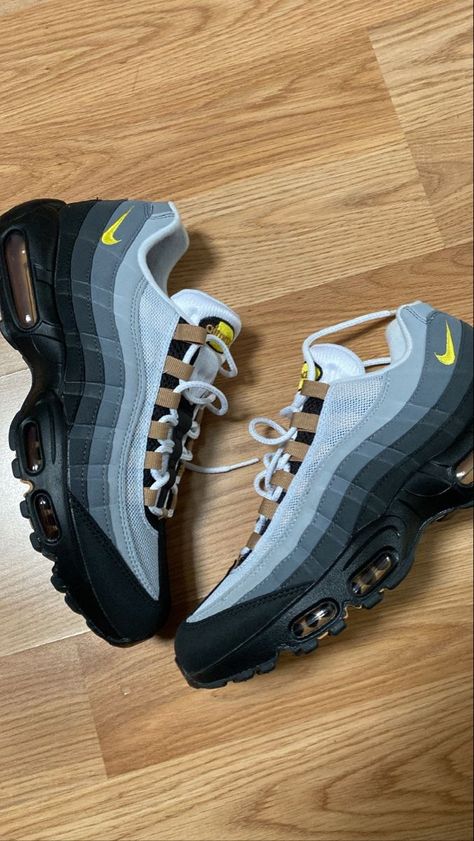 Pretty Sneakers, Sneaker Outfits, Trendy Shoes Sneakers, Pretty Shoes Sneakers, Kicks Shoes, All Nike Shoes, Nike Shoes Air Max, Style 2023, Fresh Shoes