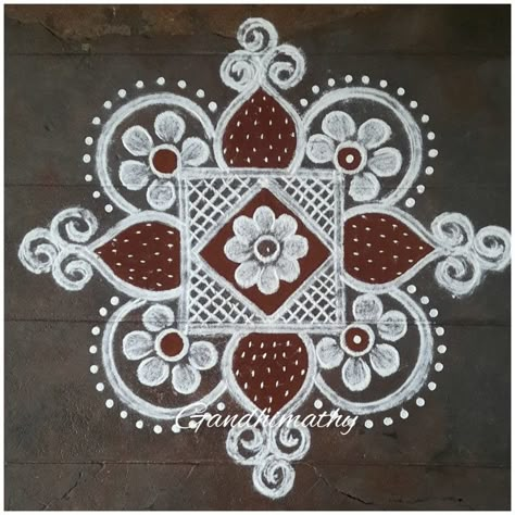 Madana Art, Red Rangoli, Easy Rangoli Designs Videos, Very Easy Rangoli Designs, Rangoli Designs Photos, Rangoli Designs Simple Diwali, Easy Rangoli Designs Diwali, Rangoli Side Designs, Fabric Painting Techniques