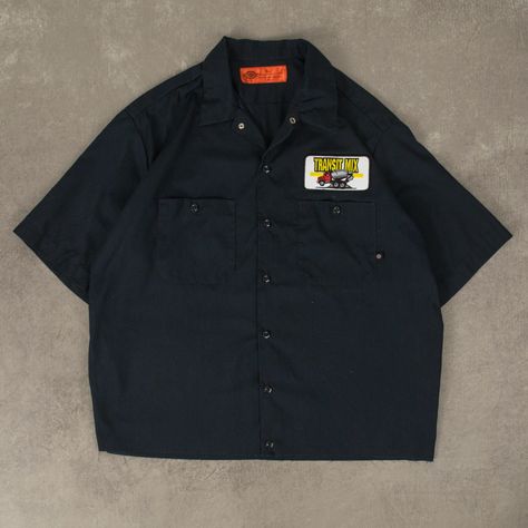 Men's Vintage Dickies Transit Mix Cropped Workwear Shirt  + Item Has Been Cropped Shorter With A Raw Distressed Hem  + Material: Cotton  + Colour: Navy Blue  + Size Label States: X-Large  + Recommended Size: Large  + Measurements (Inches): Pit To Pit = 25, Body Length = 26  Please note that all vintage items have been previously worn, and may show some signs of previous wear. However, any significant damage will be photographed and/or stated in the items listing. Please note that damage to the i Vintage Dickies, Cropped Shirt, Size Label, Mens Oxfords, Crop Shirt, Vintage Men, Button Downs, Work Wear, Vintage Items