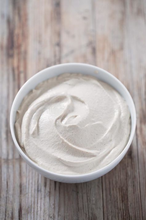 Vegan Cashew Frosting.- This delicious vegan cashew frosting is super healthy and so simple and easy to make. You can use it to make cakes, cupcakes or any desserts you want. Cheesecake Frosting Recipe, Vegan Cake Frosting, Cashew Frosting, Nut Dessert, Sweetness Level, Cheesecake Frosting, Vegan Frosting, Beer Float, Low Carb Cheesecake