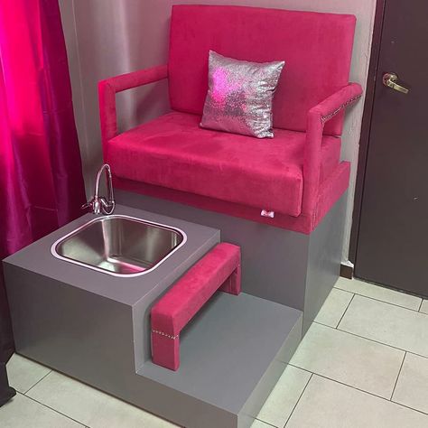 Throw pillows, sinks, faucets, footrests Mobile Nail Salon, Nail Room Ideas, Pedicure Station, Nail Salon Interior Design, Nail Salon Interior, Spa Room Decor, Spa Furniture, Driftwood Diy, Beauty Salon Furniture