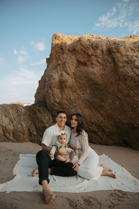 Beautiful Beach Family Photo Session #family #beachphotography #photography #familyphotography #baby #lifestylephotography #malibu #ventura #santabarbara Family Winter Beach Pictures, Months Photoshoot, Beach Family Photoshoot, Beach Photoshoot Family, Family Beach Session, Dad Pictures, Family Beach Portraits, Fall Beach, Toddler Beach