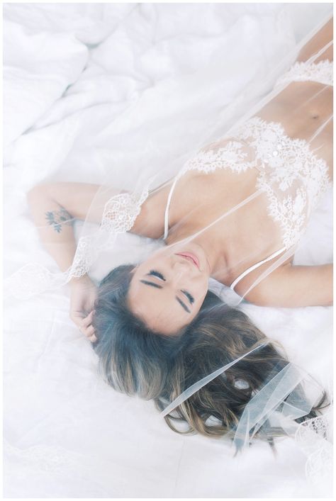 Bride Bodiour Shoot, Bouduar Photos Wedding, Wedding Linger The Bride Photoshoot, Bride Bodouir Photoshoot, Bouidor Photography Ideas Wedding, Boudier Pic Poses Wedding, Diy Boudiour Photoshoot Phone Wedding, Bouidor Wedding Photography, Bridal Bodouir With Veil