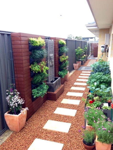 Unique Backyard Ideas, Unique Backyard, Taman Diy, Side Yard Landscaping, Patio Landscaping, Small Outdoor Spaces, Backyard Garden Design, Small Backyard Patio, Pergola Patio