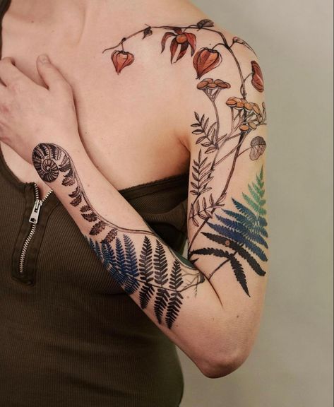 Female Sleeve Tattoo Ideas, Tats Inspiration, Female Sleeve Tattoo, Nature Sleeve, Rip Tattoos For Mom, Neat Tattoos, Sleeve Tattoo Designs, Quarter Sleeve Tattoos, Fern Tattoo