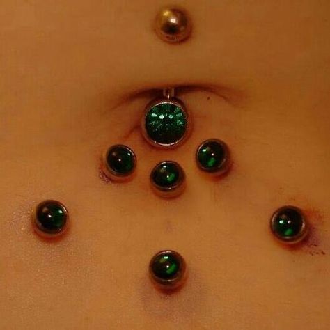 Awesome navel piercings! #navel #bellybutton #piercing Chest Piercing, Crazy Piercings, Double Nose Piercing, Piercing Chart, Multiple Ear Piercings, Cool Piercings, Cute Ear Piercings, Facial Piercings, Cute Piercings