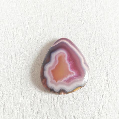 Pink Agate: Meaning and Benefits Guide Pink Agate Meaning, Types Of Pink, Agate Crystal Meaning, Agate Meaning, Magical Things, Crystal Healing Stones, Pink Agate, Sacral Chakra, Protection Stones