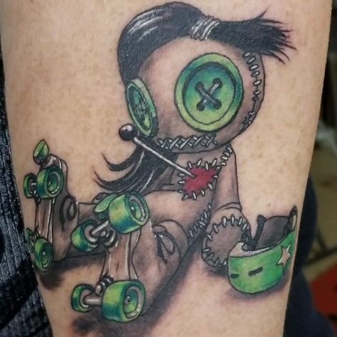 Roller Derby tattoo Roller Skating Tattoo Ideas, Roller Skate Tattoo Old School, Roller Tattoo, Roller Skate Tattoo, Roller Derby Tattoo Ideas, Roller Derby Tattoo, Bout Makeup Roller Derby, Skateboard Tattoo, Skate Tattoo