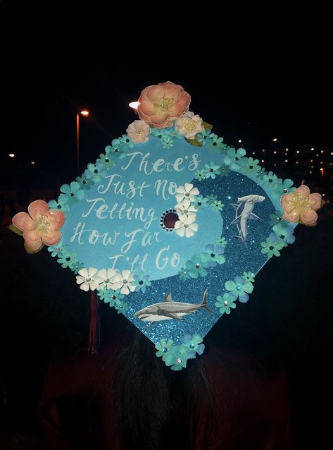 Graduation Cap Designs Moana, Moana Graduation Cap, Moana Decorations, Graduation Cap Decoration Diy, High School Graduation Cap, College Graduation Cap Decoration, Princess Moana, Grad Cap Designs, Senior Stuff