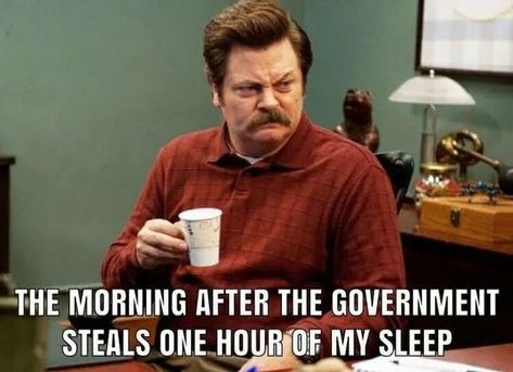 The only good thing about changing our clocks is sunnier evenings and these funny daylight savings memes and tweets about springing forward. #funnymemes #funny #daylightsavingtime Daylight Savings Time Meme, Motherhood Quotes Funny, Funny Good Morning Memes, Time Meme, Daylight Saving Time, Funny Coffee Quotes, Mom Truth, Time Change, Morning Memes