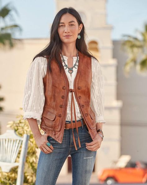 Cowboy Outfits For Women, Cowgirl Vest, Women Leather Vest, Outdoor Girls, Vest For Women, Unique Clothes For Women, Boho Cowgirl, Western Style Outfits, Cowboy Outfits