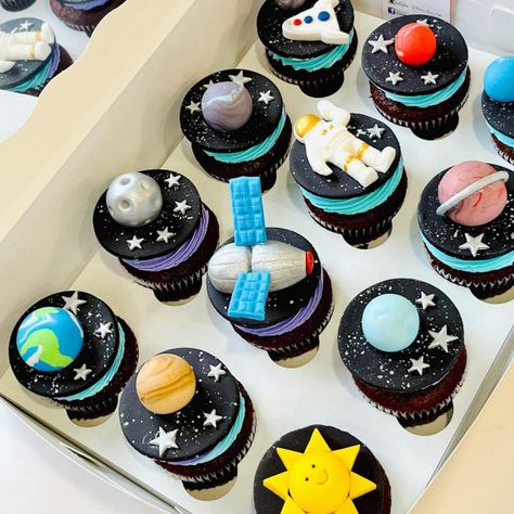 outer space theme cupcake, astronaut cupcakes, cupcakes, cupcake decorating ideas, cupcake decorating, birthday cupcakes, theme cupcakes, 18th birthday cupcakes, cupcake decorating ideas for birthday, first birthday cupcakes Cupcake Space Theme, Space Party Cupcakes, Space Birthday Cupcakes, Spaceship Cupcakes, Two The Moon Cupcakes, Space Cupcakes Birthday, Space Theme Cupcakes, Astronaut Cupcakes, Space Themed Cupcakes