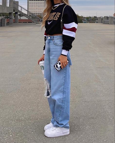 Winter Outfits Air Force 1, How To Style Air Force Ones Women, Outfit Inspo Air Force 1, Air Force Winter Outfit, Af1 Outfit Women Jeans, Nike Air Force Women Outfit, Fits With Af1, Wild Jeans Outfit, Casual Outfits Nike Shoes