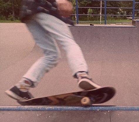 Roller Skating Aesthetic, Skateboarding Aesthetic, Skater Boi, Skate Aesthetic, Skateboard Aesthetic, Skater Vibes, Skating Aesthetic, Penny Board, Skater Boys