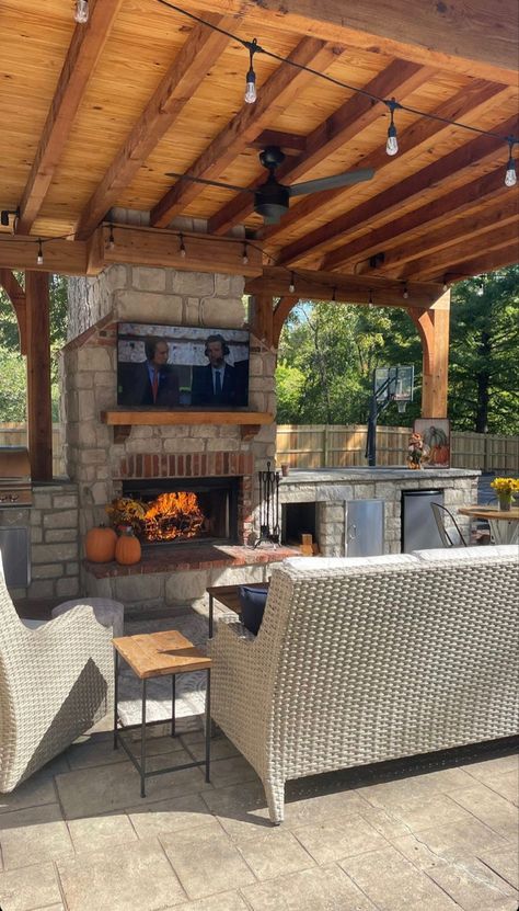 Rustic Covered Patio Ideas, Outdoor Fireplace And Grill Combo, Outdoor Kitchen With Fireplace, Outdoor Fireplace Ideas Backyards, Closed Patio, Backyard Pool House, Pool Gazebo, Outdoor Living Kitchen, Fireplace Inspiration