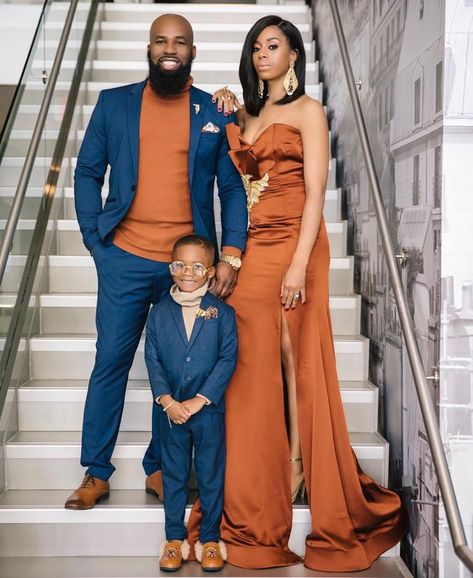 Black Bride™ "After the Aisle" on Instagram: “Family style goals! 🔥🔥 . . . . Photographer: @jaxonphotogroup  styling: @styledbyfashionmr with assistance from @madame_billups  hair:…” Shooting Photo Famille, Fall Family Photo Outfits, Family Photoshoot Outfits, Family Picture Outfits, Fall Family Photos, Black Families, Family Photo Outfits, Picture Outfits, Family Fashion