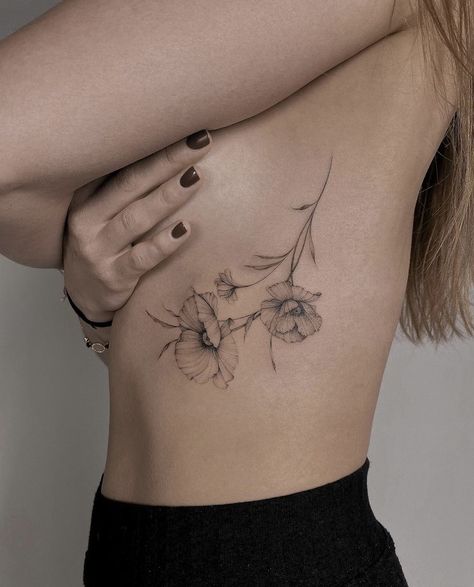 Poppy Tattoo Thigh, Rib Floral Tattoos For Women, Poppy Back Tattoo, Poppy Spine Tattoo, Types Of Flowers Tattoo, Poppy Bouquet Tattoo, Low Back Tattoo Women, Fine Line Poppy Tattoo, Delicate Feminine Tattoos