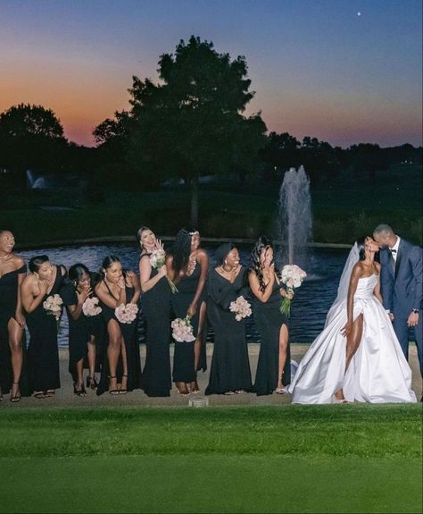 Black Bride And Bridesmaid Pictures, Black People Weddings, Brides Mate, Wedding Group Photos, Bridesmaid Poses, Old Hollywood Wedding, Hollywood Wedding, Wedding Picture Poses, Black Bride